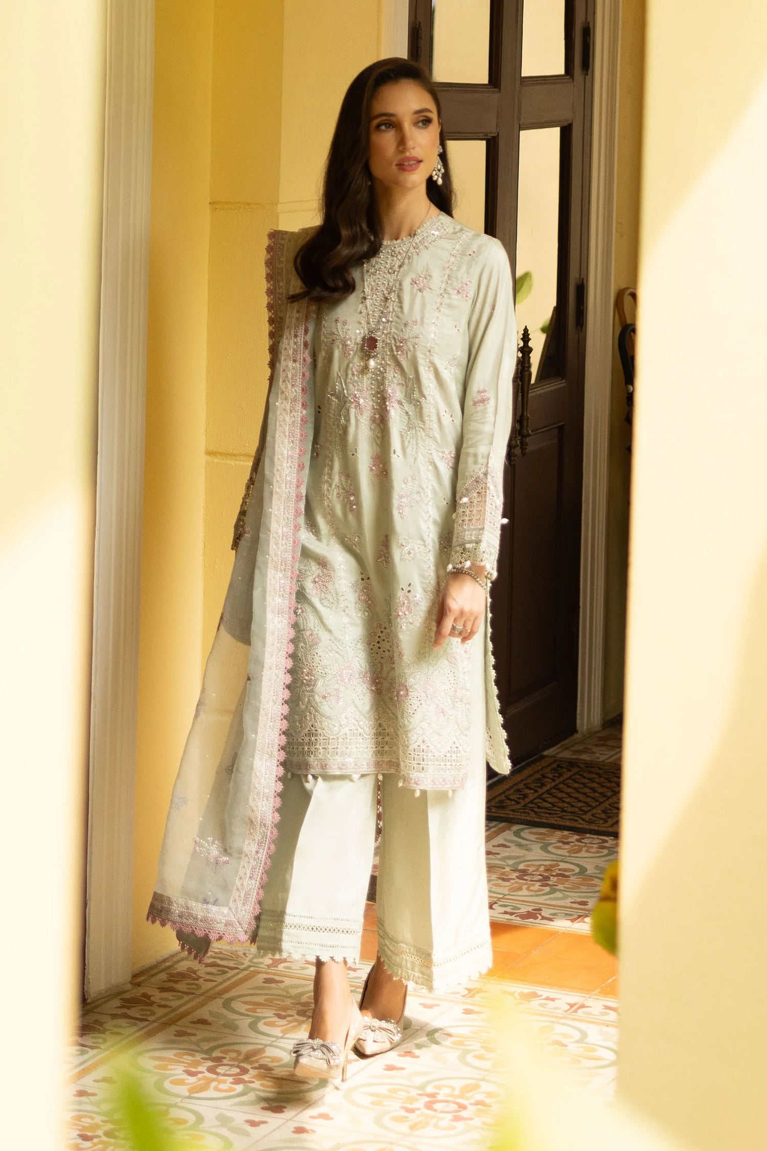 lookbook image shop_this_look_amDhCa
